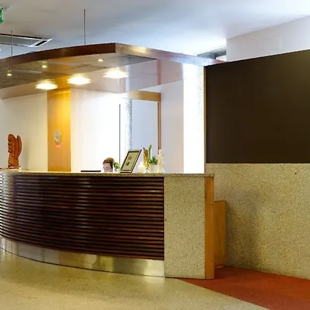 Golden Tulip & Hotel 4*